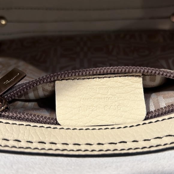 Salvatore Ferragamo Off White Leather Shoulder bag EUC - Picture 11 of 12